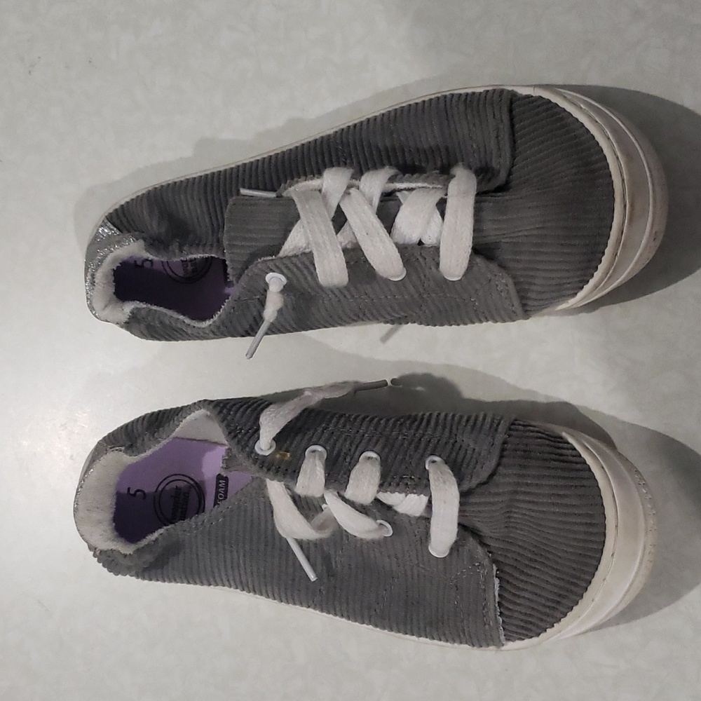 Wonder Nation slip on shoes size 5